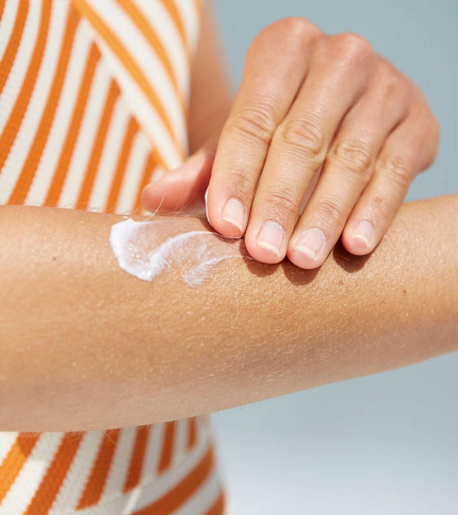 Simple Tips to Safely‌ Apply sunscreen ⁤and Keep‍ Your Eyes Protected