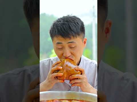 mukbang | How to cook delicious pork knuckle? | funny mukbang | fatsongsong and thinermao