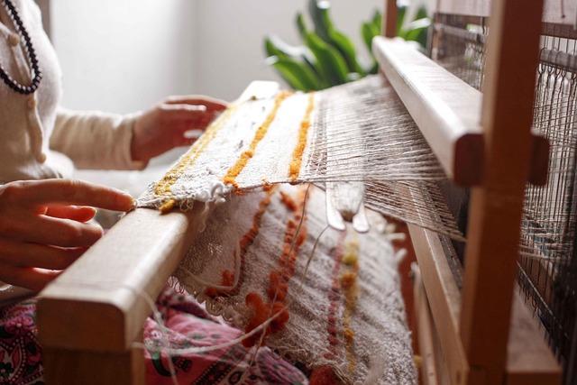 3) Embrace no-sew ‍projects like decorative fabric wall hangings ⁣using fabric‍ glue or fusible interfacing,turning your favorite textiles into stunning home accents ⁣without a needle ⁢in sight
