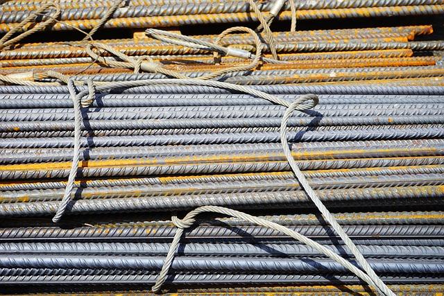 4) Incorporate recycled materials ⁣like fabric scraps‍ or old jewelry​ parts to design ​eco-friendly⁤ pieces bursting with ⁤creativity and ‍personality