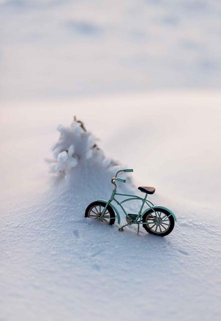 2) From bustling cityscapes to serene natural dioramas, artists‌ craft detailed scenes ⁣that captivate the imagination and demonstrate extraordinary craftsmanship on a diminutive scale