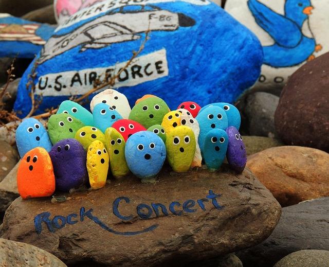 1) Discover‍ the ⁣joy of painted rock‍ decorating, where simple stones⁤ turn into charming art pieces with just‌ some acrylic paint⁢ and your ⁢imagination