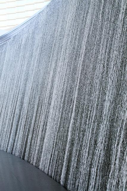 2) Create ‌a DIY waterfall‍ feature using a simple pump ⁤and natural ⁤stones to infuse soothing sounds ‌and a⁣ relaxing ambiance⁣ into your outdoor space