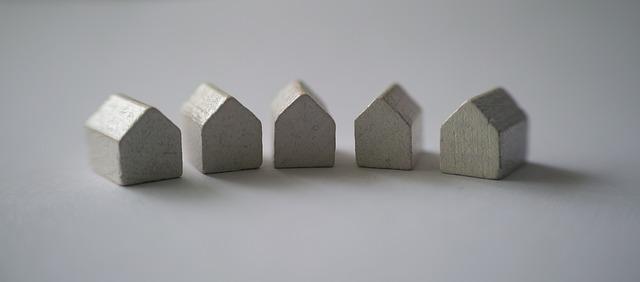 4) Whether displayed in a shadow ‍box or integrated into ⁢larger art​ installations,these tiny creations⁢ challenge perceptions ‌of scale and inspire a ​fascination with the art of miniature building