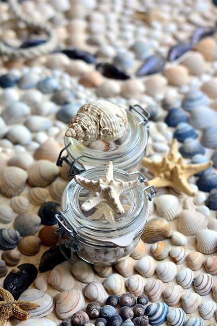 4) Summer beach Mason Jars: Fill translucent jars with sand, ⁤tiny shells, and candles or fairy lights‌ to⁢ craft charming seaside-inspired⁣ centerpieces ‍suitable‍ for picnics and outdoor gatherings