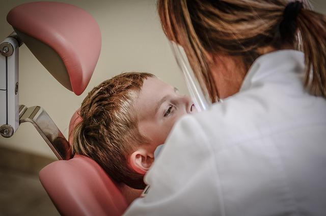 experts'‌ Favorite Floss and Mouthwash Picks