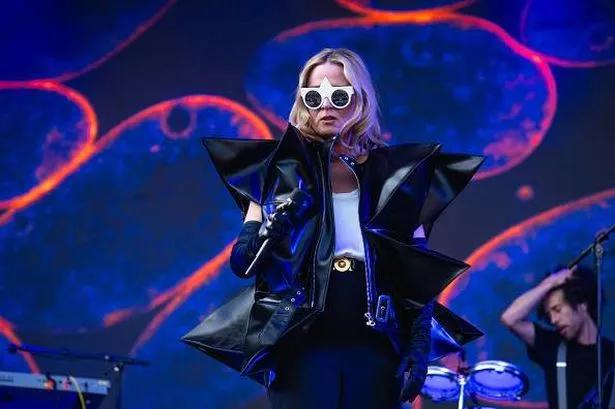 Navigating ‍Public Reactions and fans’ Support During Difficult Times