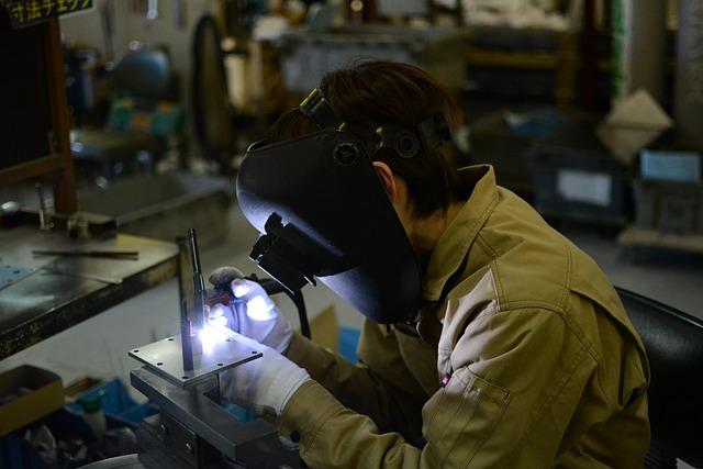 Insider Perspectives on Manufacturing delays and Market Expectations