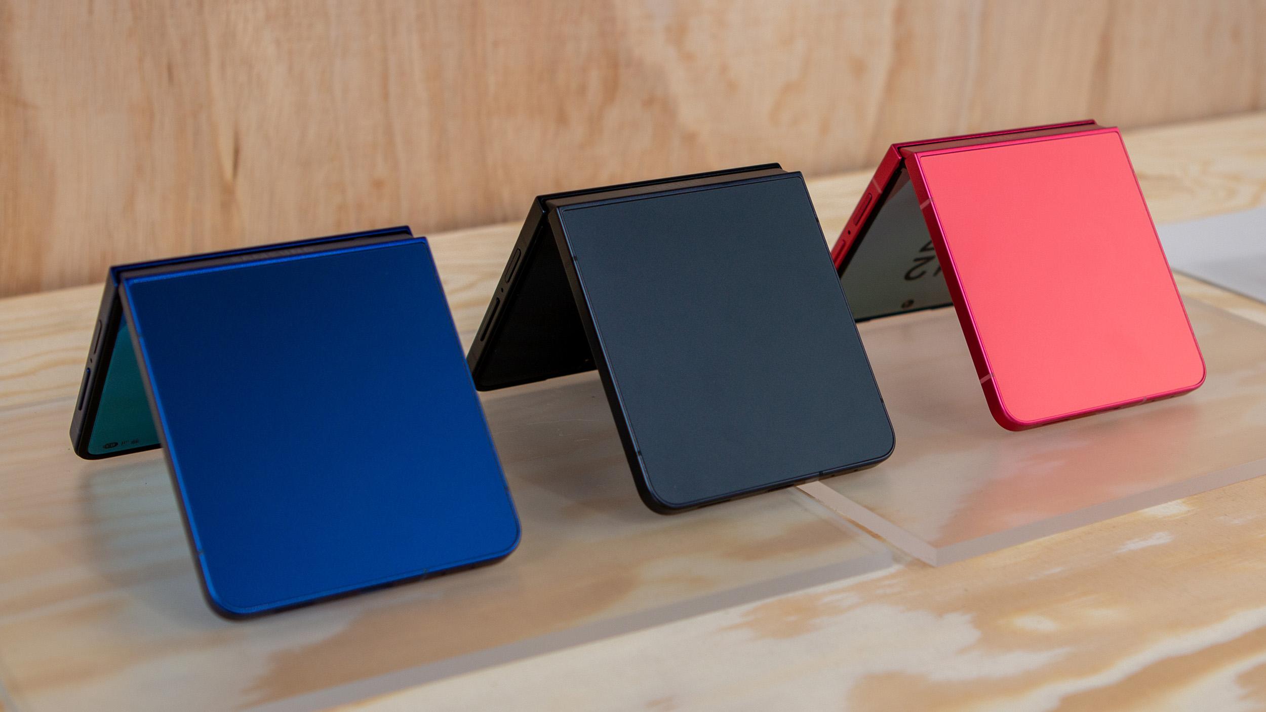 Captivating Features: Camera Capabilities and​ Unique Foldable Functionality
